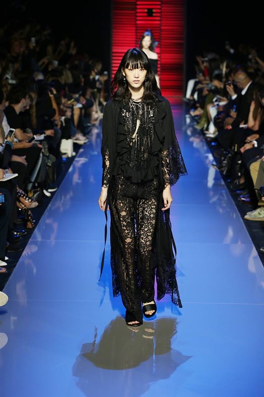 Elie Saab Ready-to-Wear Spring Summer 2016 Fashion Show